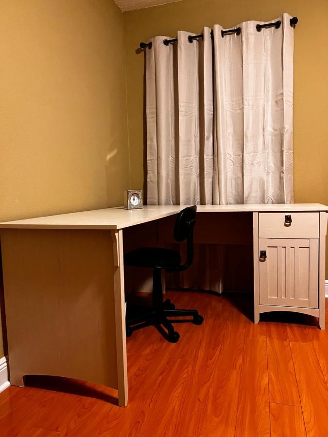 Modern Room With Shared Bathroom Alafaya Zewnętrze zdjęcie